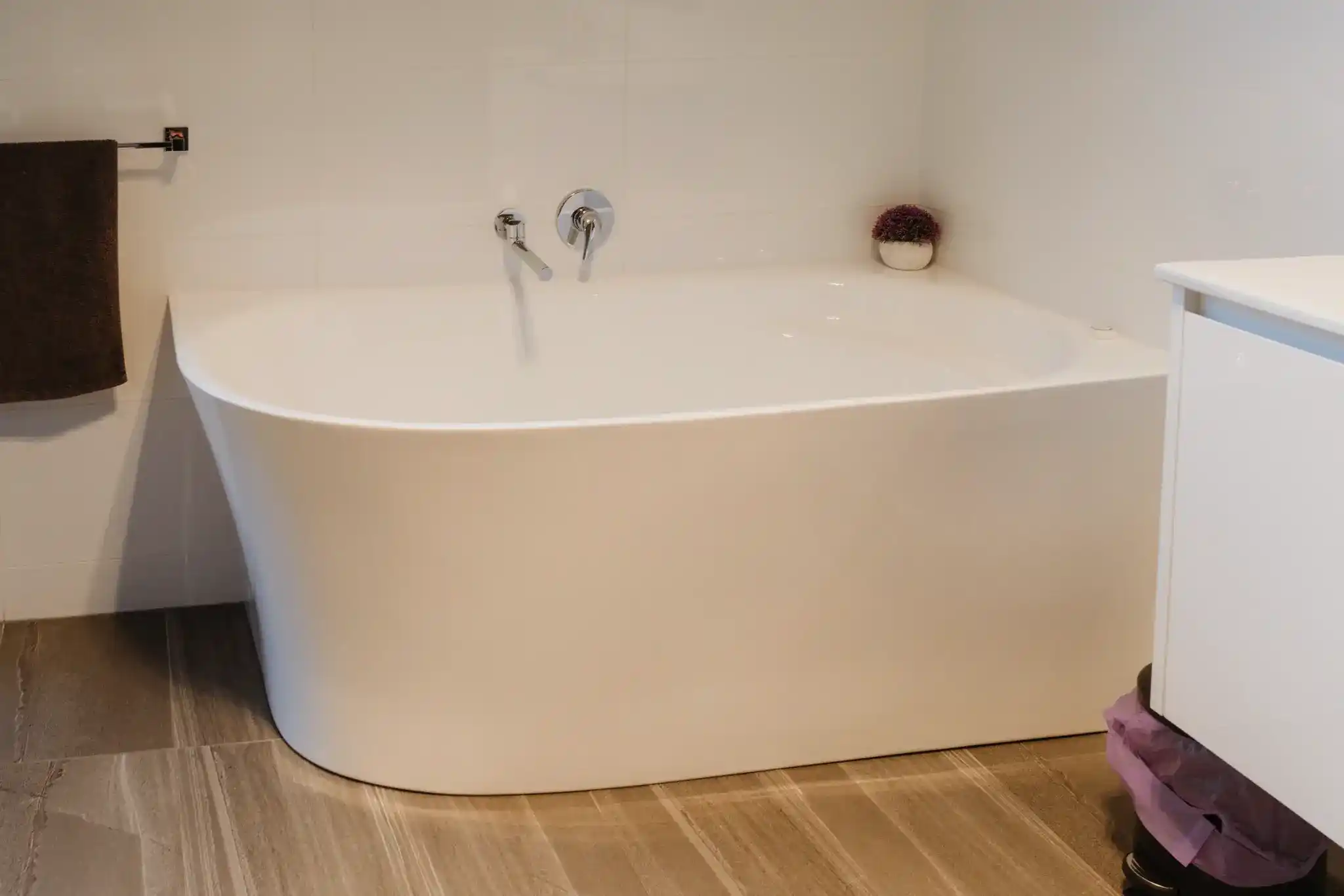 Accommodation photography from Boat Reflections in Franklin, overlooking the Huon River. Captured by Josh Withers, Tasmanian celebrant and photographer.